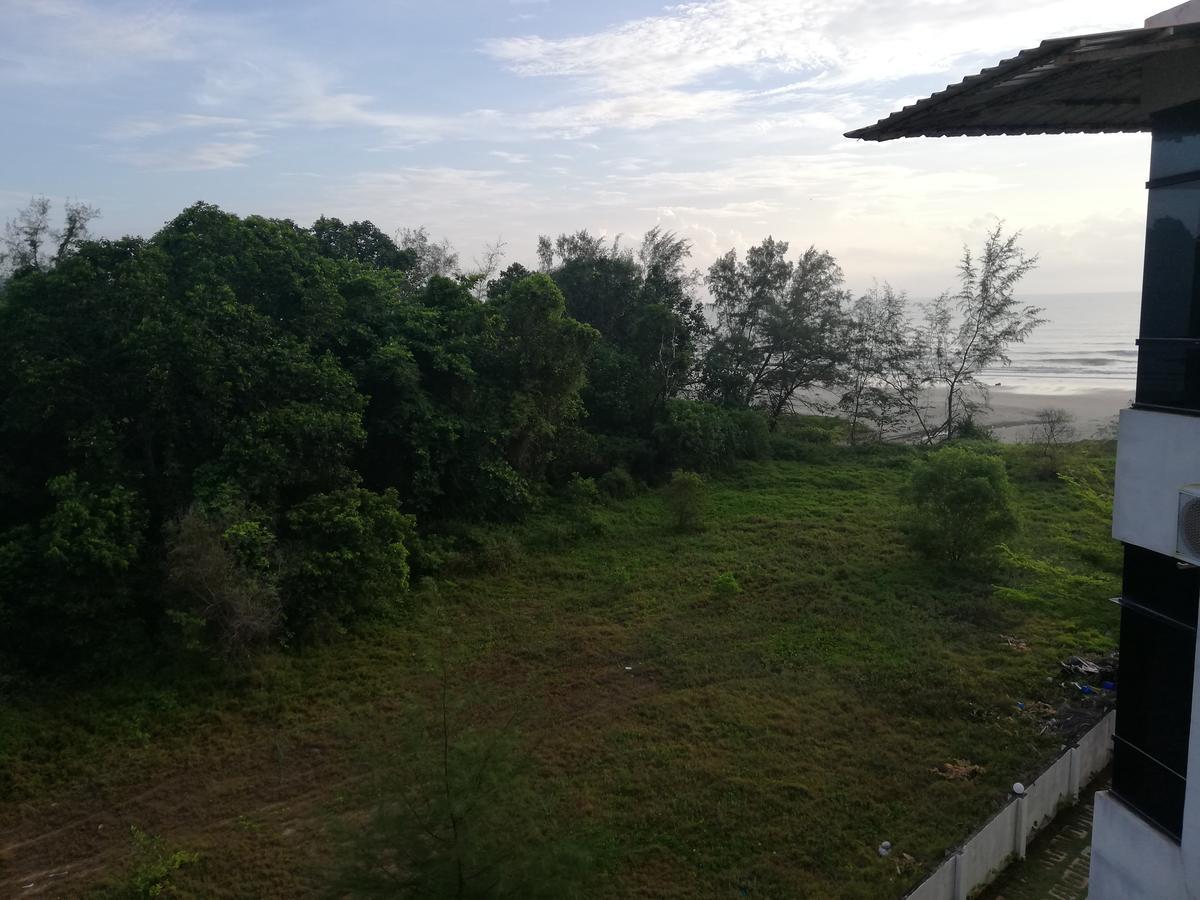 Studio At Samsuria Beach Resort Kampung Sungai Ular Exterior foto